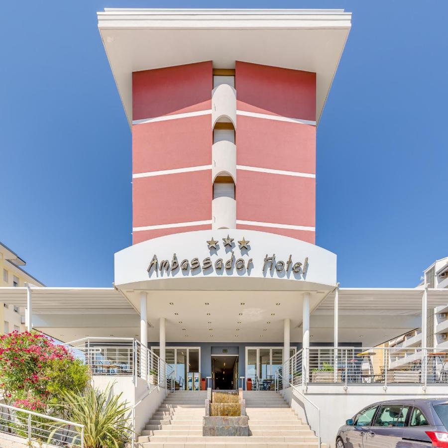 Apartaments Suites Ambassador Caorle Exteriör bild