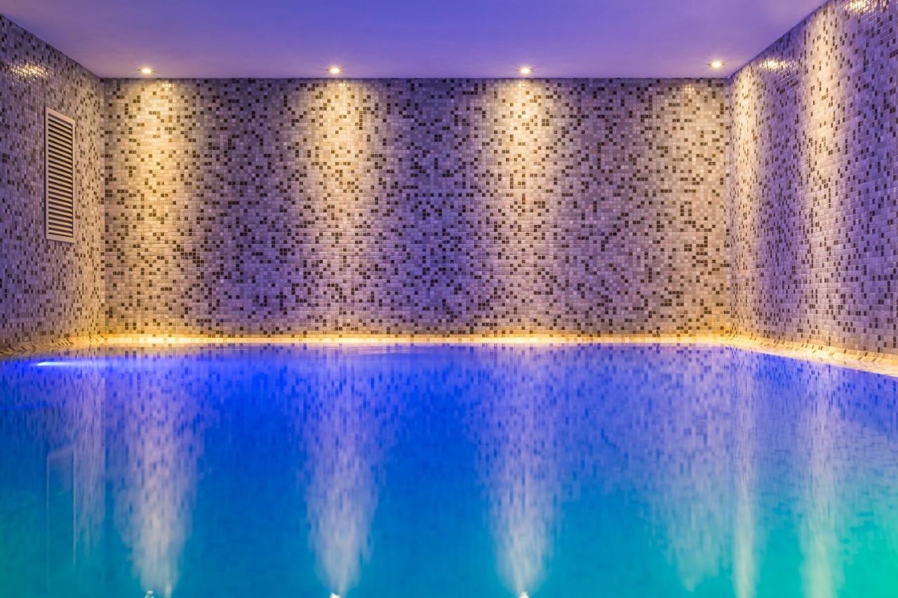 Apartaments Suites Ambassador Caorle Exteriör bild