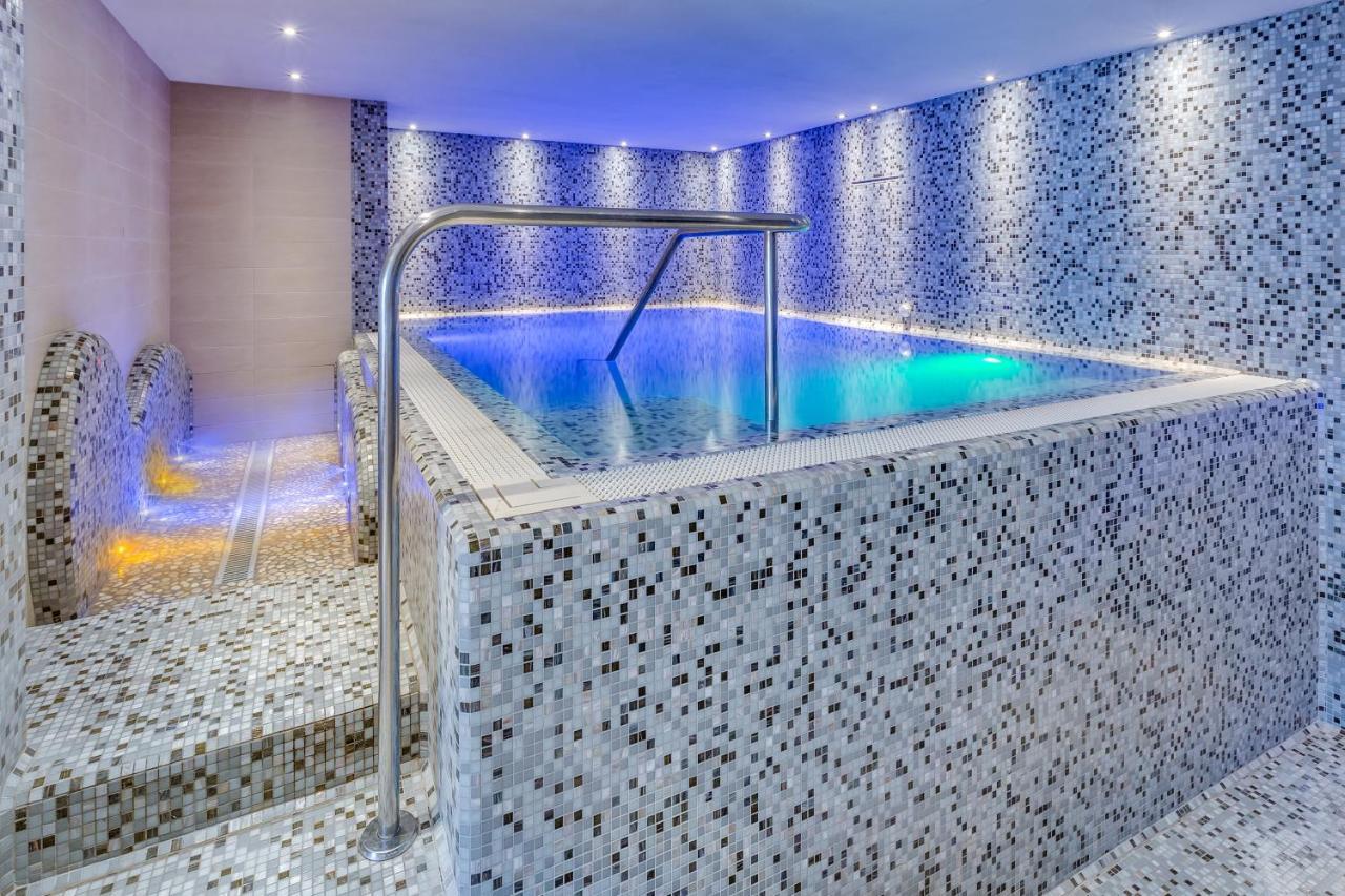 Apartaments Suites Ambassador Caorle Exteriör bild