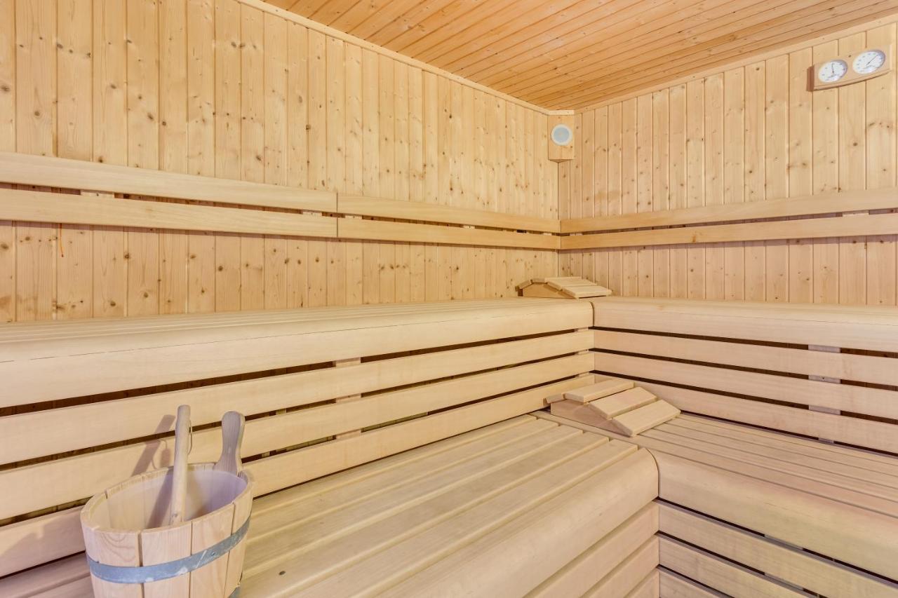 Apartaments Suites Ambassador Caorle Exteriör bild